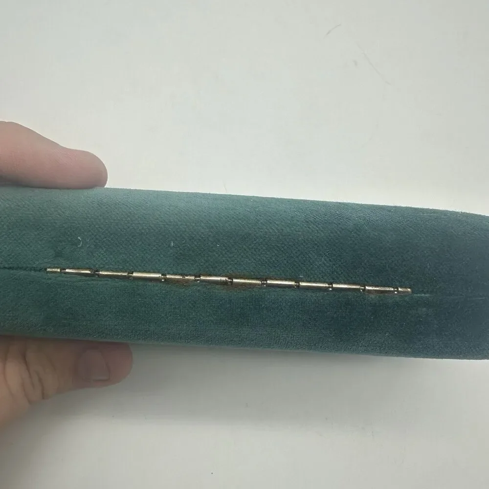 GUCCI AUTHENTIC DESIGNER HARD VELVET CLAMSHELL EYEGLASS SUNGLASSES CASE IN GREEN